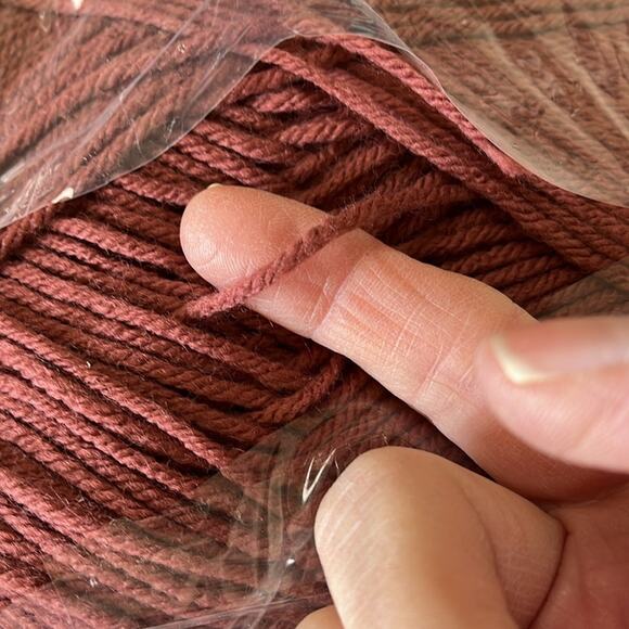 Jumbo Skein Worsted Yarn Acrylic 1 Pound Dark Mauve 4 Ply - Picture 5 of 5